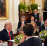 Трамп показал Зеленскому и Макрону коллекцию кепок с интересными надписями - Комсомольская Правда